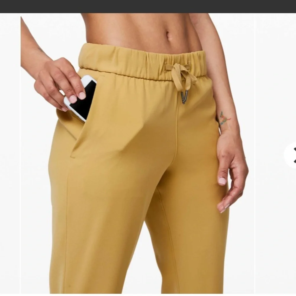 Lululemon On the Fly 7/8 Pant *Woven - Picture 3 of 15